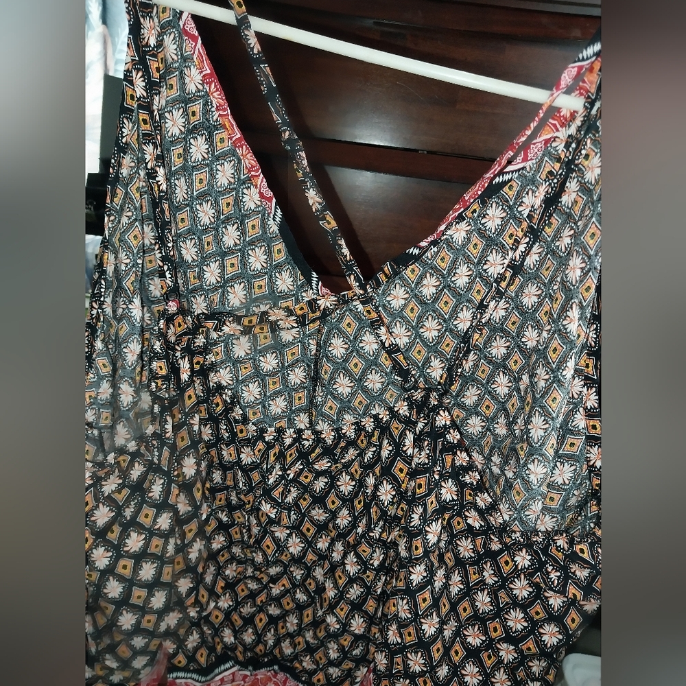 Black and Red Patterned Women's Top - Picture 4 of 4